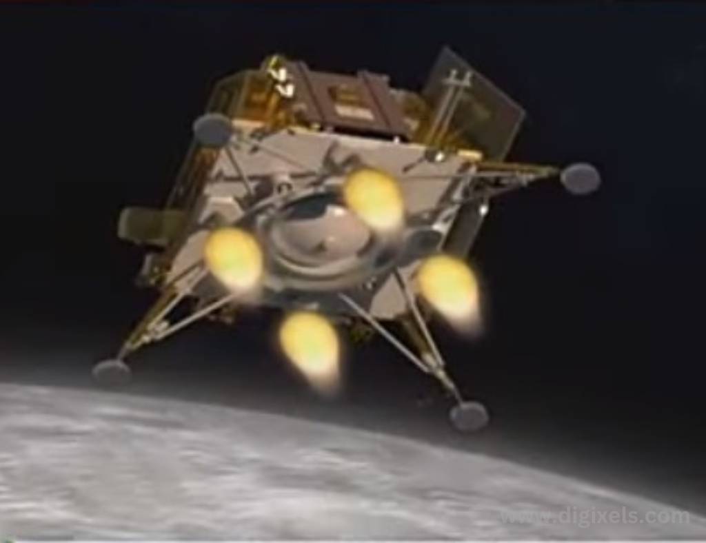 Chandrayaan 3 images, Chandrayaan 3 module is on the way to land on Moon, fires are coming out of it from four corners.