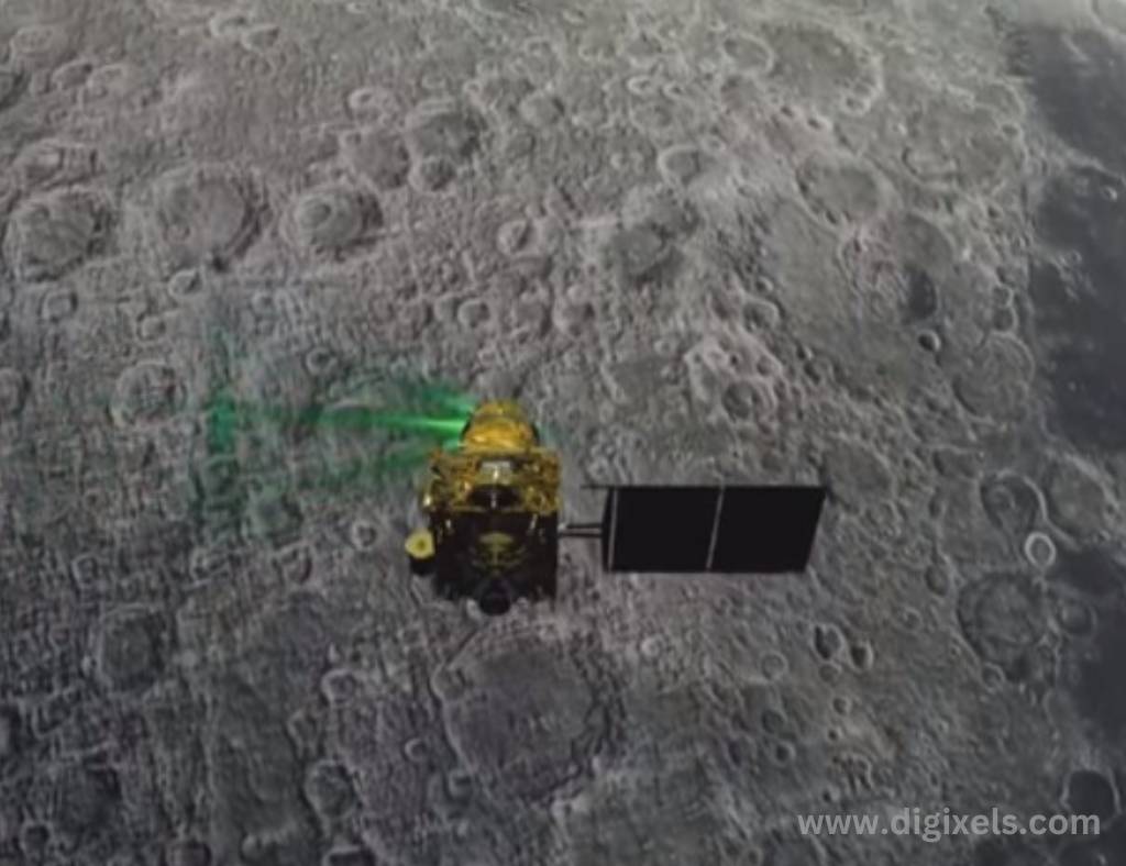 Chandrayaan 3 images, a clean view of the Moon from the Earth as the space craft reaching closer to the Moon. Solid rock type elements are visible.