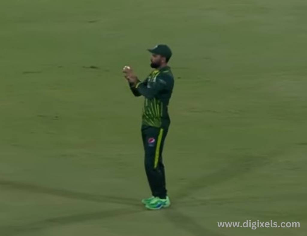 Cricket images of Pakistan bowler taking ball on hand
